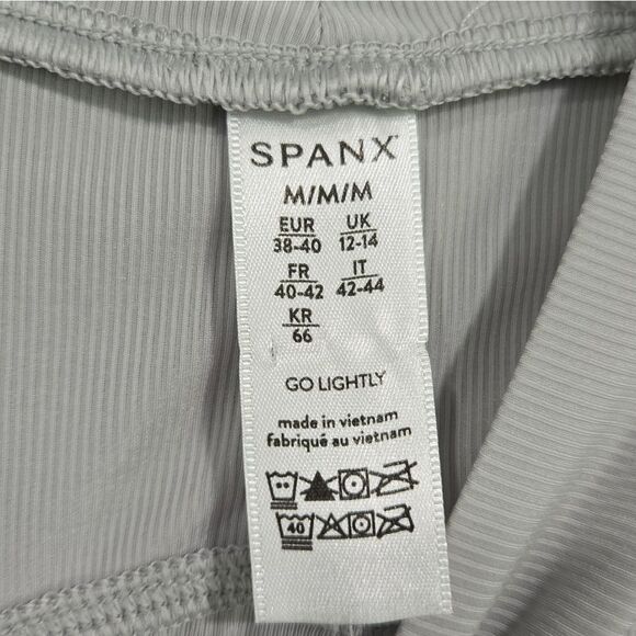 🐢 Spanx Go Lightly Mockneck ribbed tank Size M Cloud Grey - Picture 8 of 11